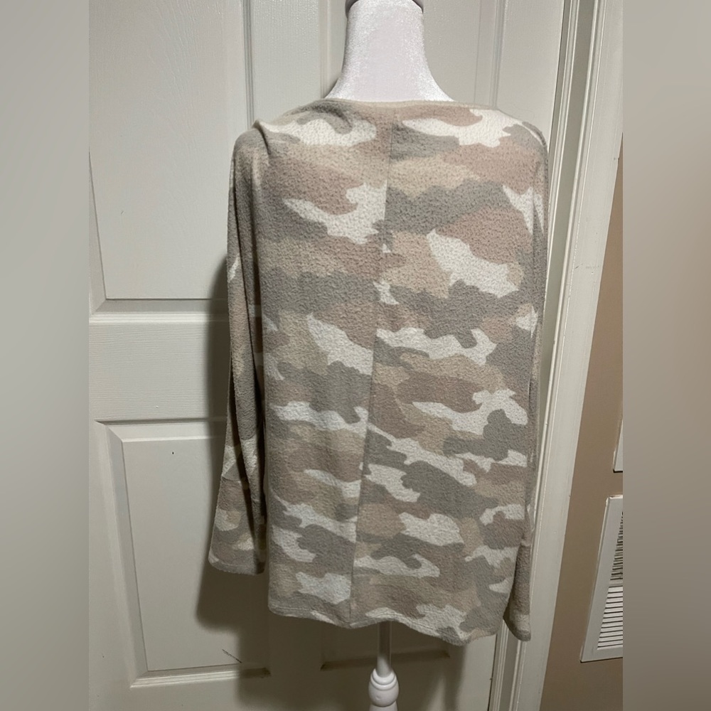 New directions: M Camo Long Sleeve Sweater - Picture 3 of 5